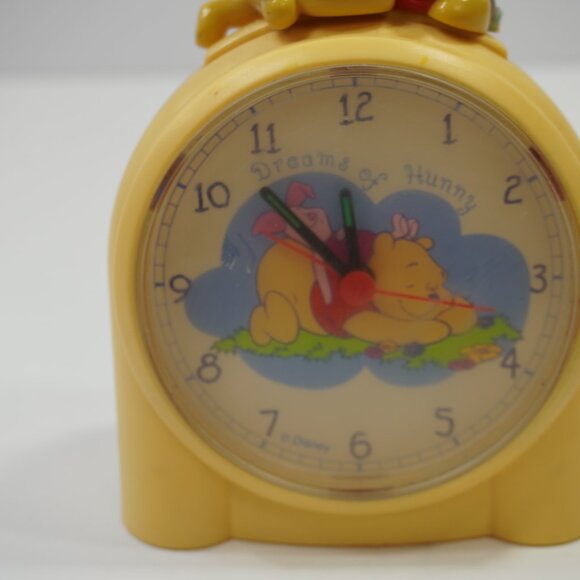 VINTAGE Winnie The Pooh Dreams Of Honey Disney Alarm Clock Tested & Works - Picture 2 of 7